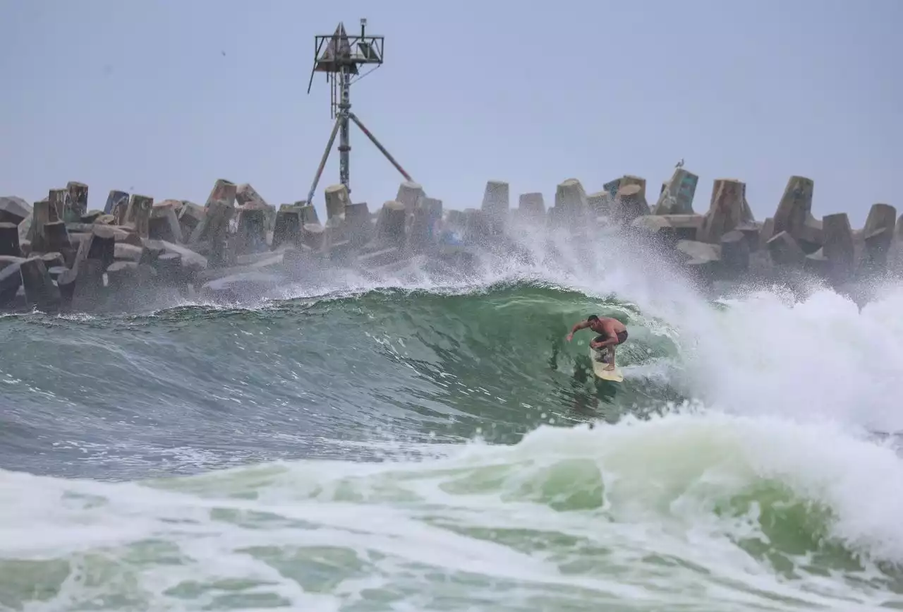 Lifeguards rescue 3 from rip current at South Jersey beach