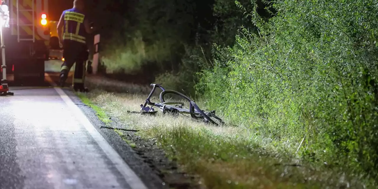 Erschreckende Entdeckung im Nürnberger Land: Radfahrer liegt regungslos an der Straße