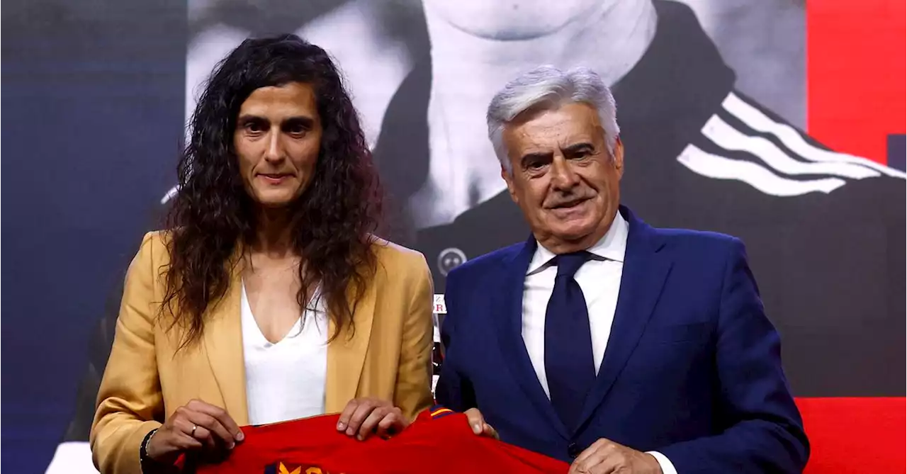 New Spain coach unveils women's team with most World Cup winners