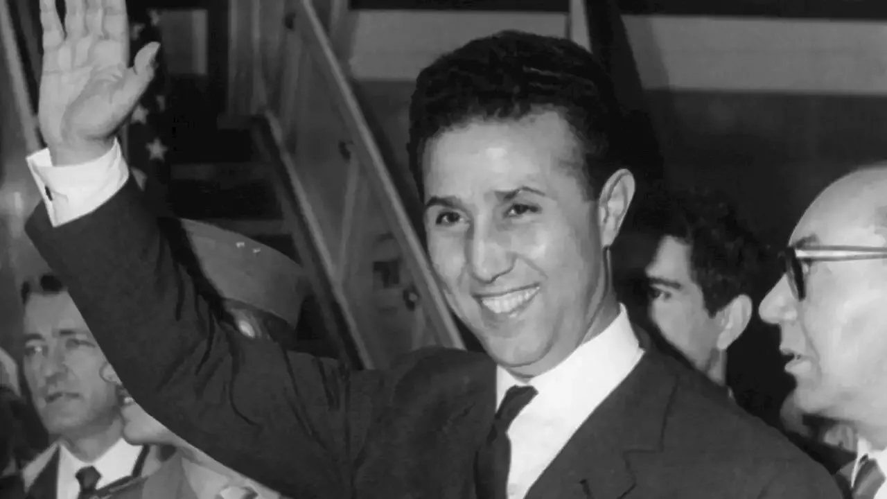 15 septembre 1963: Ahmed Ben Bella devient le premier président de l ...