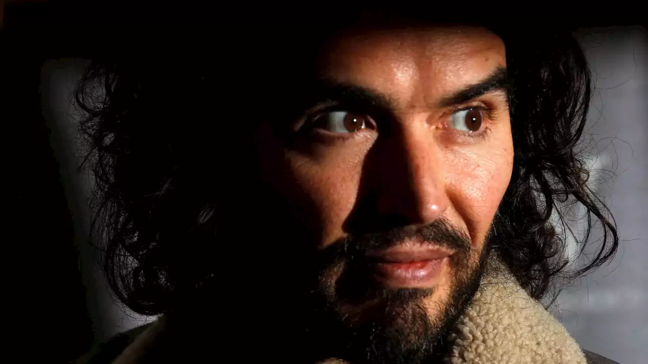 L'acteur Russell Brand accusé de viols, ses anciens employeurs lancent des enquêtes internes