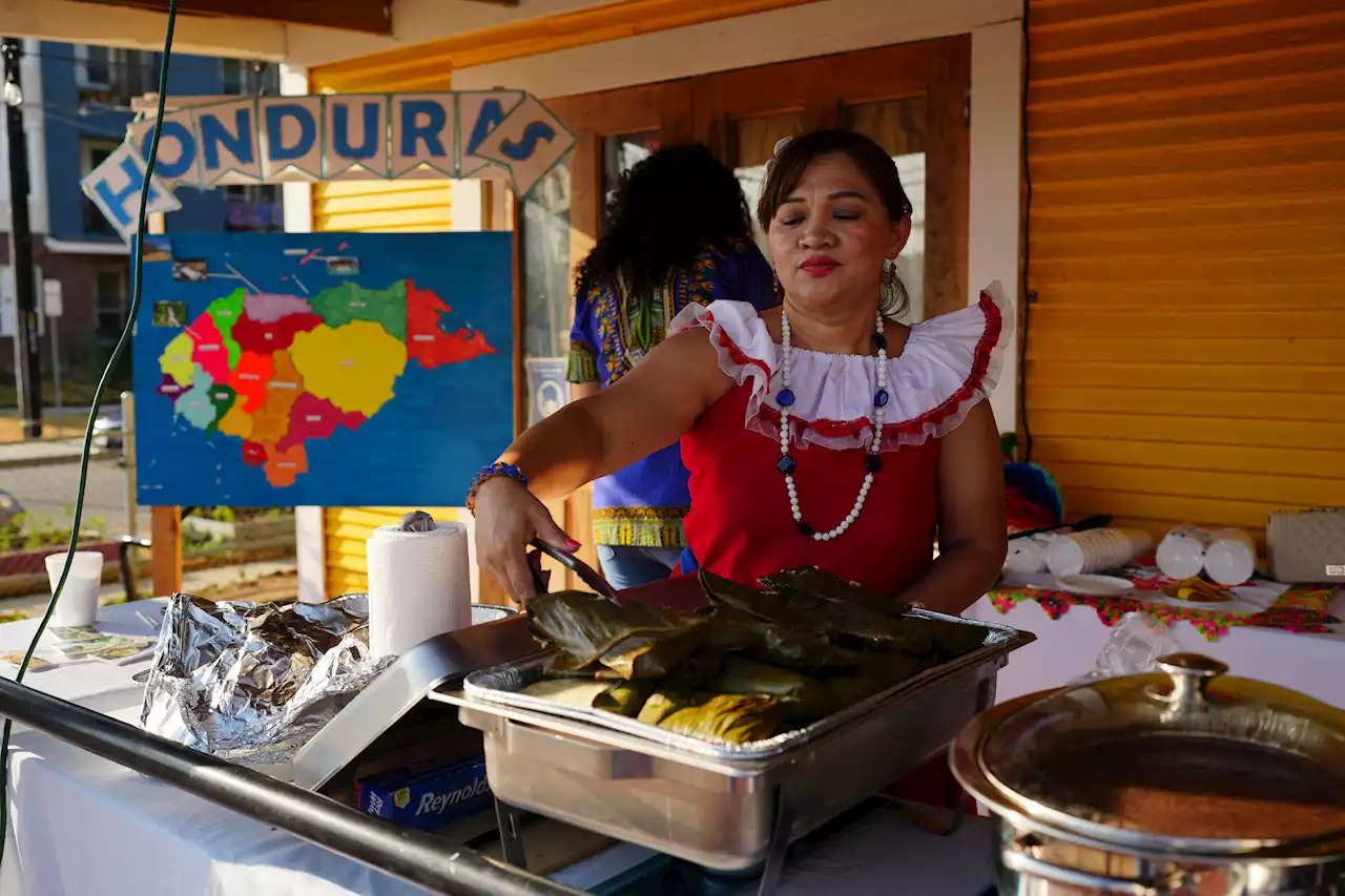 Latinos de numerosas culturas diferentes en San Antonio celebran el Mes de la Herencia Hispana