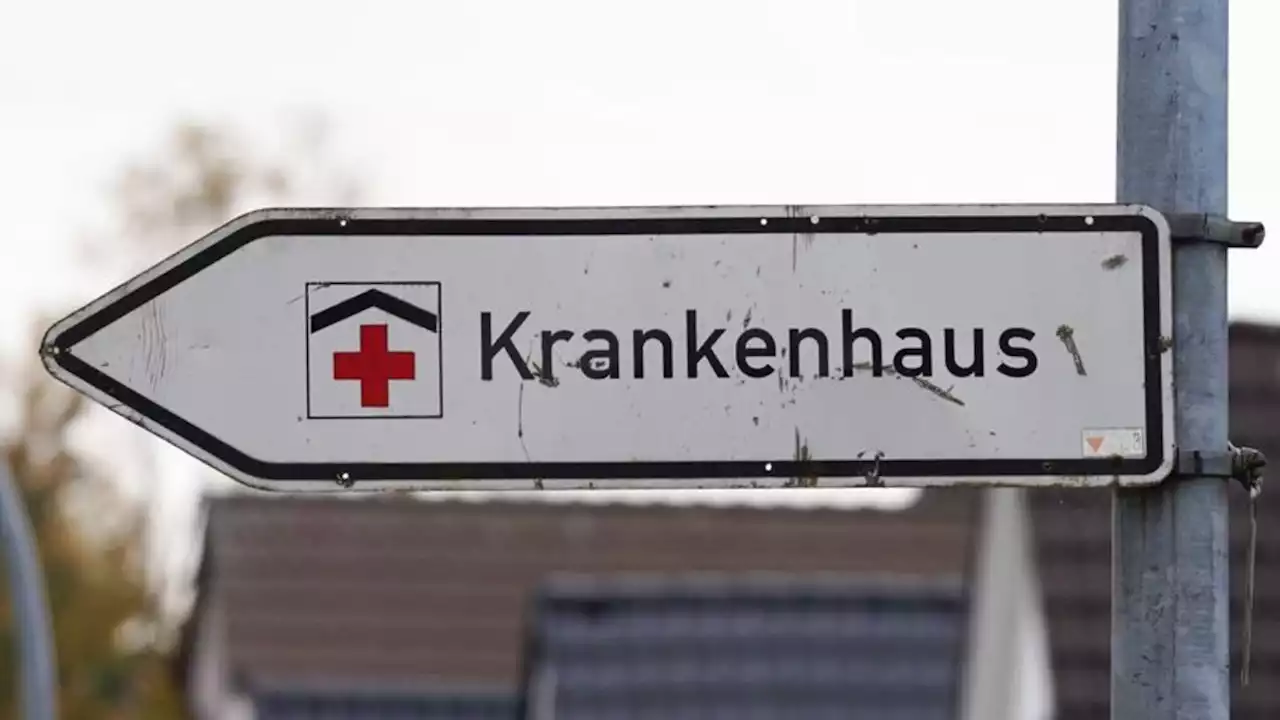 Kleinkraftrad erfasst Kind: Beide kommen ins Krankenhaus