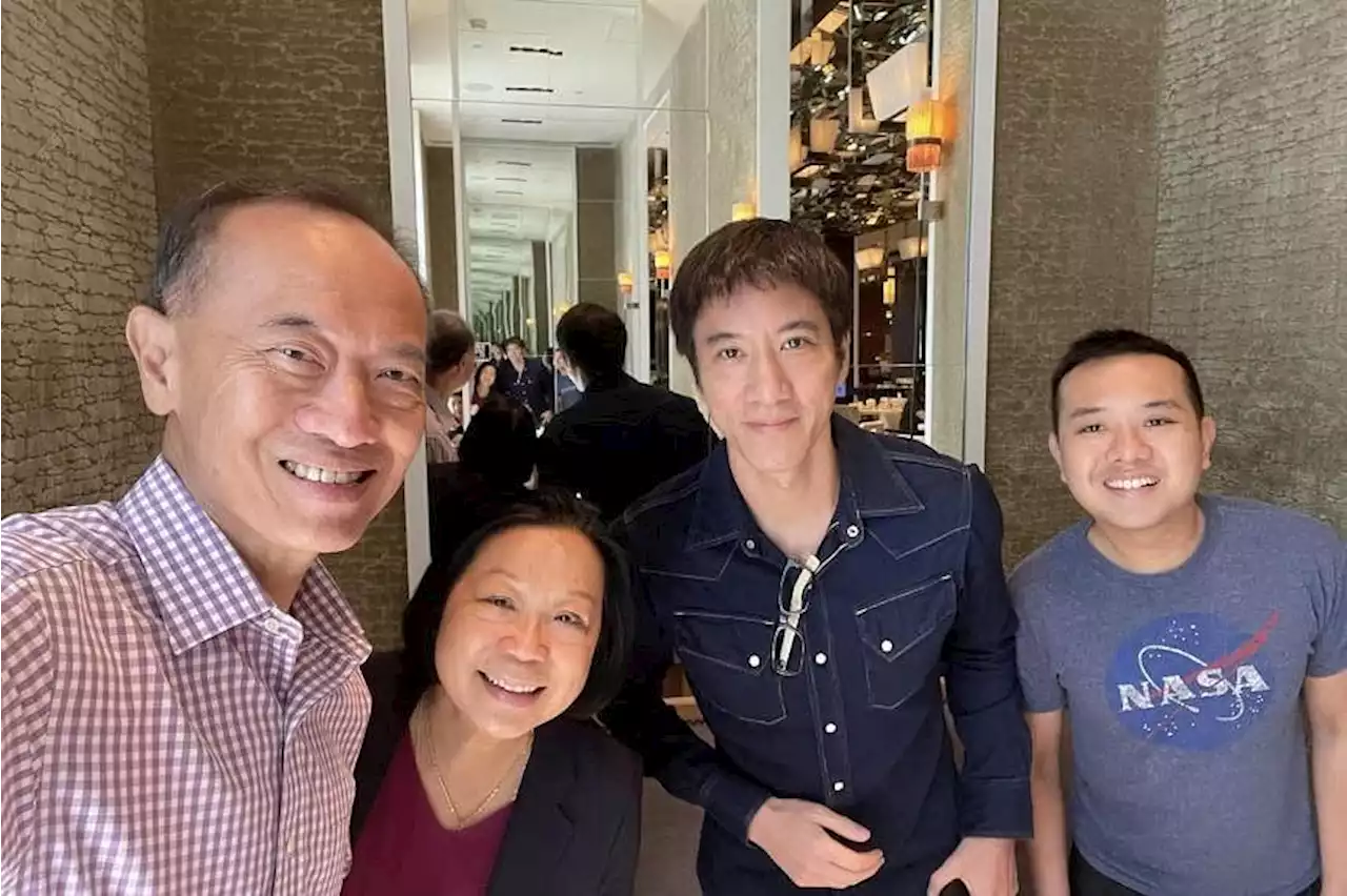 Former foreign minister George Yeo shares photos taken with singer Wang Leehom in Taipei