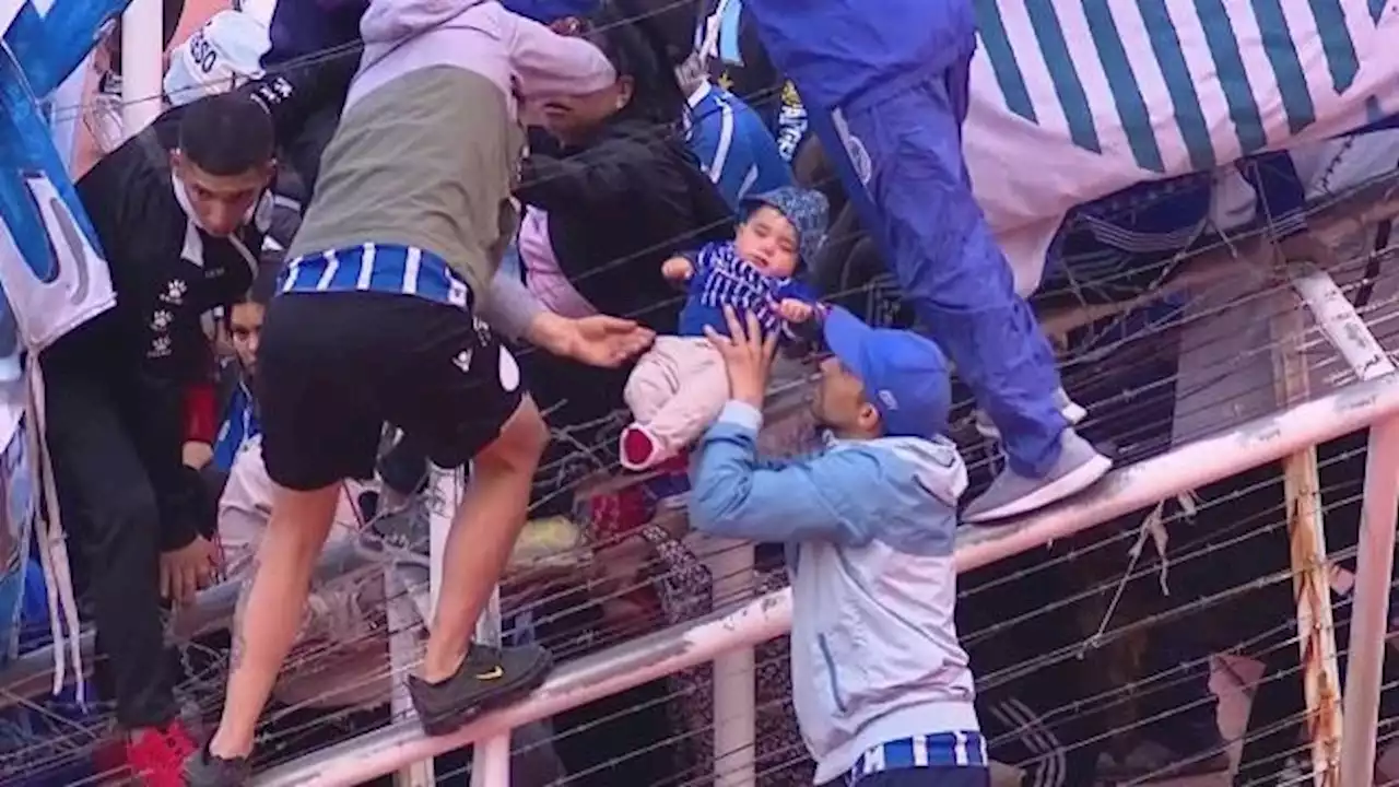 Graves incidentes en Mendoza: enfrentamientos de hinchas de Godoy Cruz con la Policía y familias evacuadas a las plateas