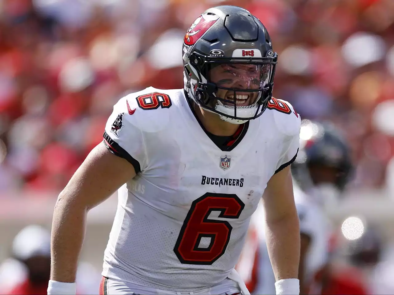 Mayfield shines again, Buccaneers stay unbeaten with 27-17 victory over struggling Bears