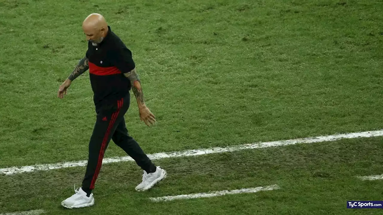 La ira de Sampaoli: se fue antes de que termine el primer tiempo y pateó una reja cuando terminó el duelo entre Flamengo y San Pablo