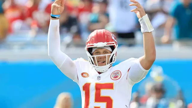 Chiefs and Patrick Mahomes agree to restructured deal to include big pay  raise, AP source says