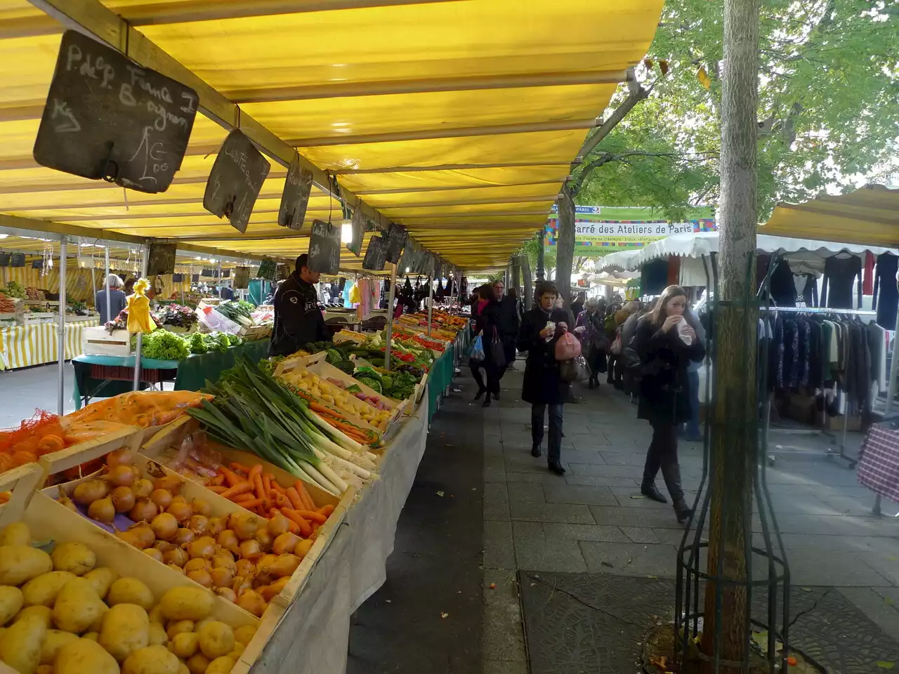 'Raciste', 'agressif' : un commerçant 'irrespectueux' sur les marchés à Paris sanctionné