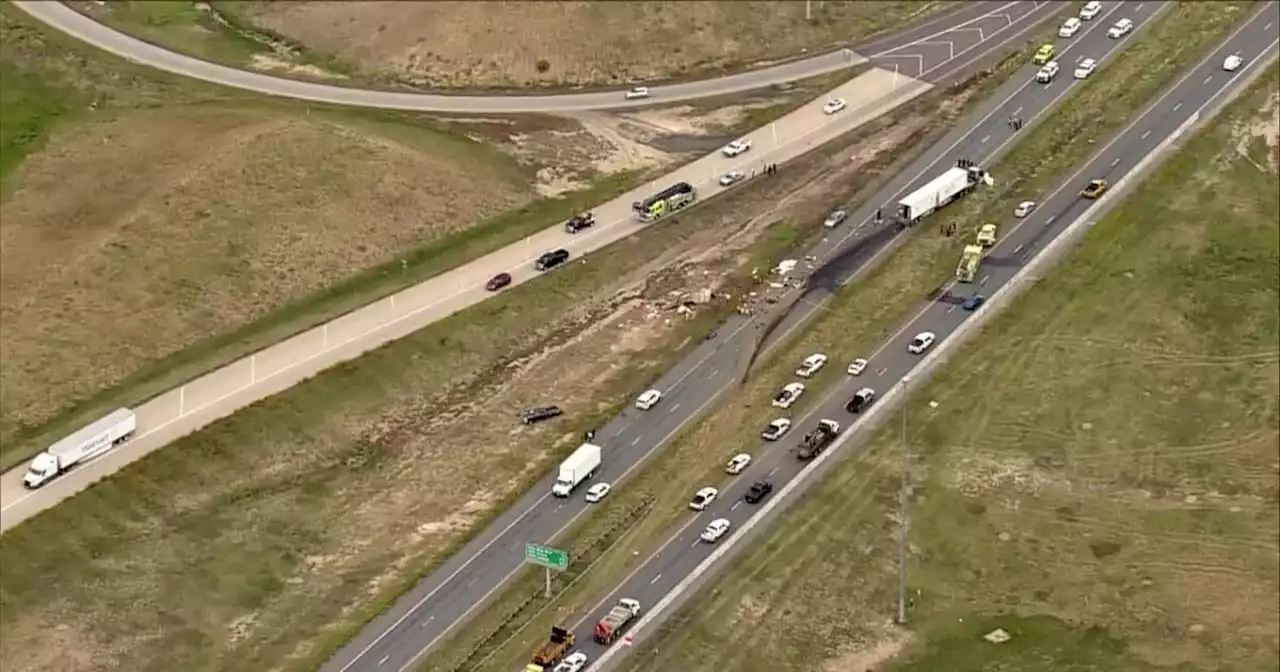 Serious injuries reported in crash involving semi, multiple vehicles at southbound E-470, Peña Boulevard