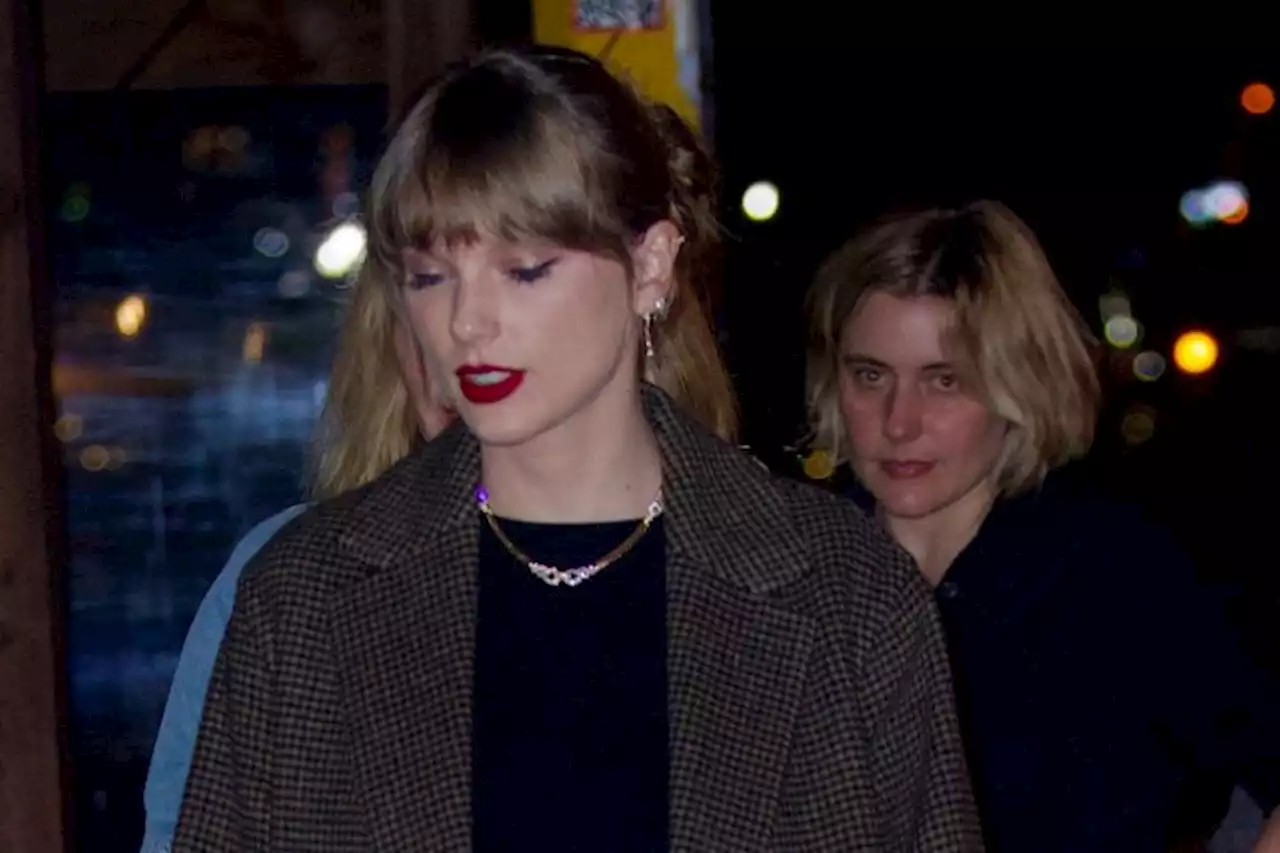 Taylor Swift Dines With Zoë Kravitz, Greta Gerwig And Laura Dern In New York