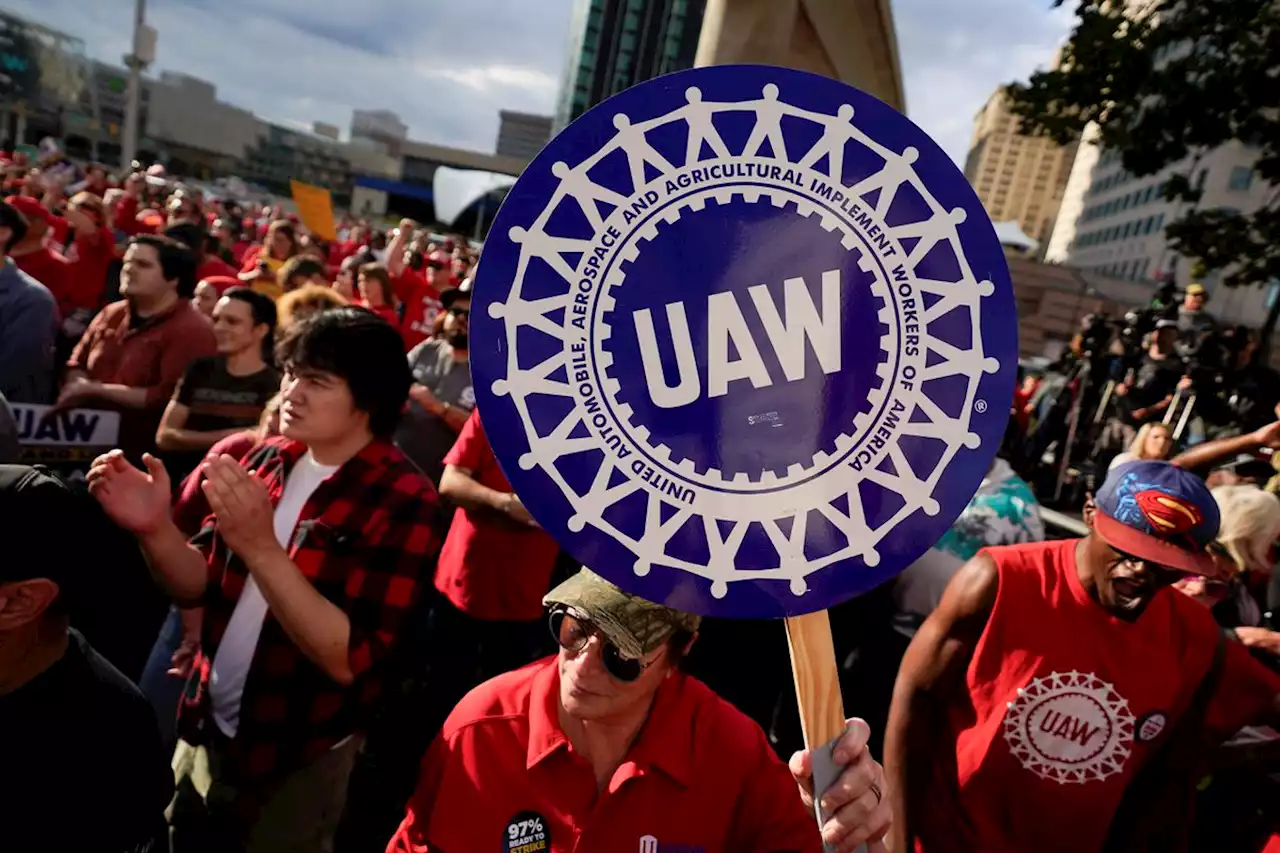 Sidelined on UAW strikes, Biden administration talks economic aid