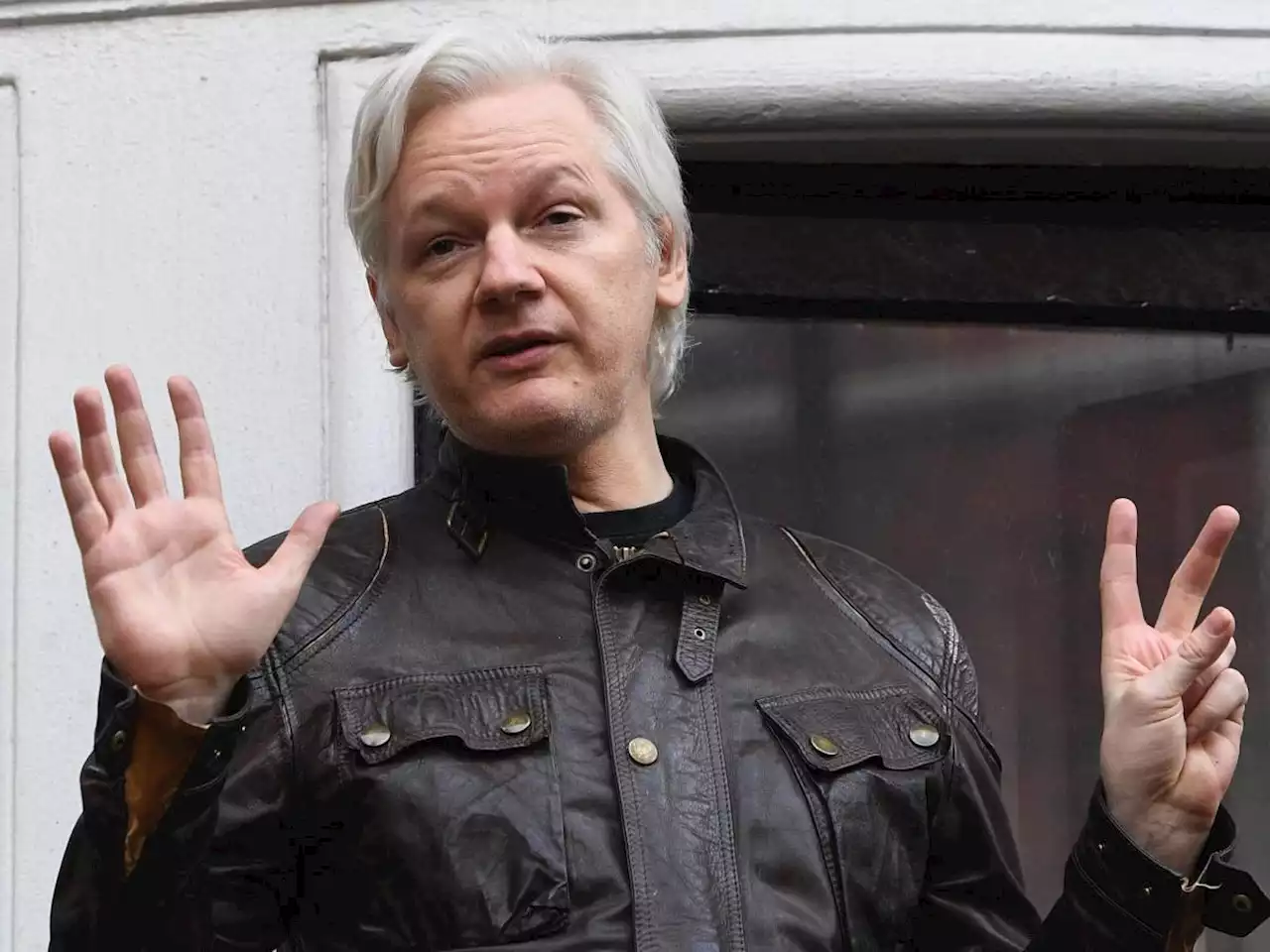 Reggio Emilia, il consiglio comunale vota la cittadinanza onoraria a Julian Assange