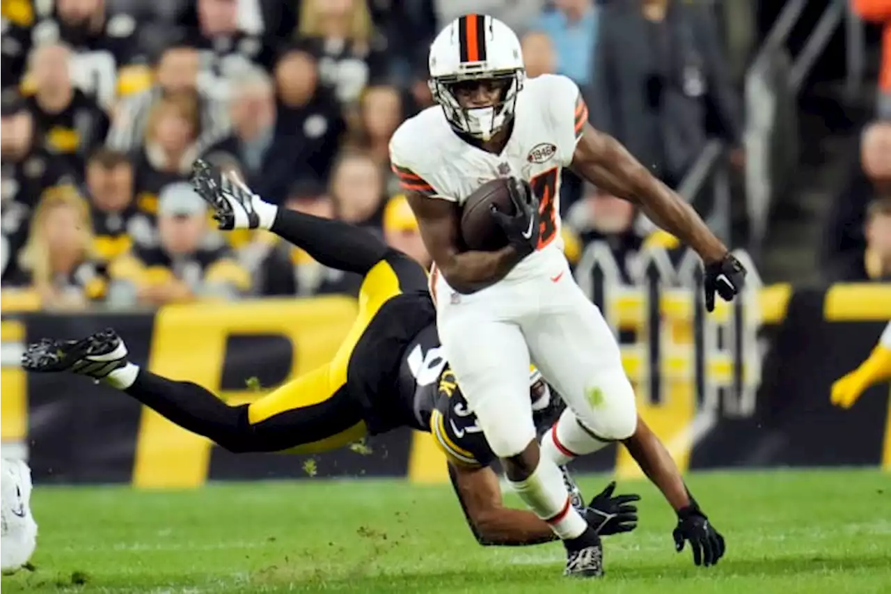 Browns star running back Nick Chubb carted off with knee injury vs. Steelers