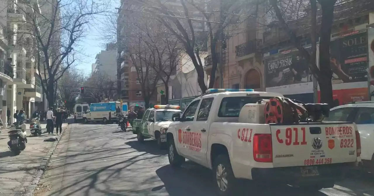 Video: un hombre fue detenido tras caminar por la cornisa de un séptimo piso | Sucesos