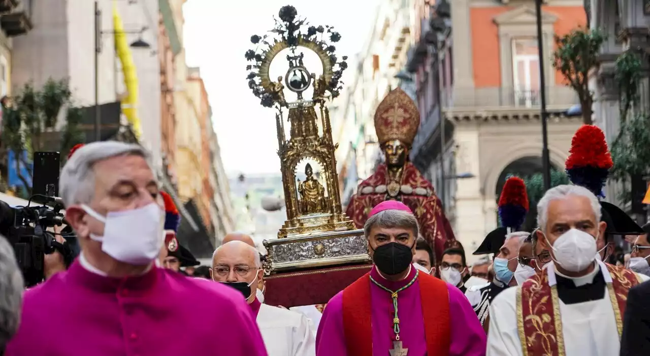 San Gennaro, sangue trovato già sciolto: corteo a Napoli per il 'miracolo di maggio' (dopo 3 anni)