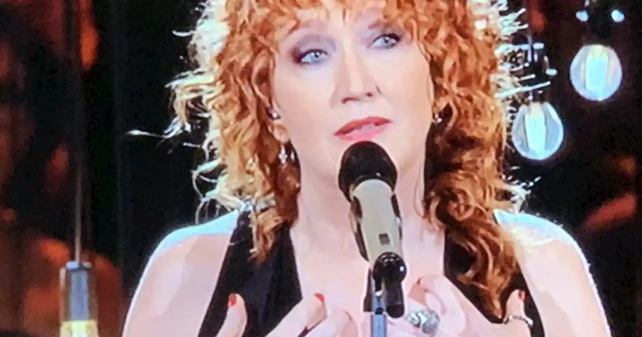 Fiorella Mannoia, concerto annullato: 'Spero di darvi buone notizie', ore d'ansia