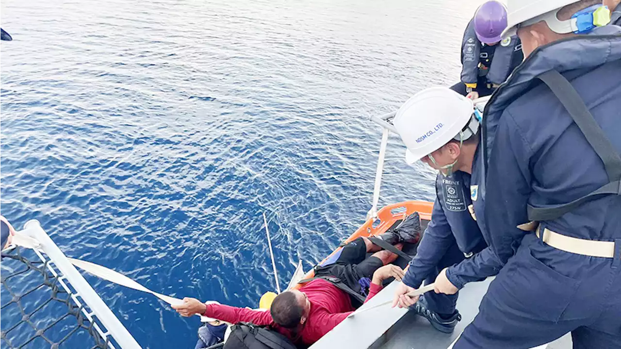 PH Navy frigate crew rescues fisherman in WPS mishap