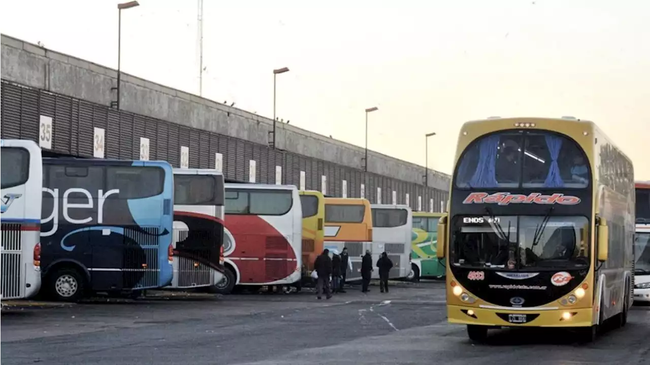 Colectivos del interior amenazan con suspender el servicio nocturno si no incrementan los subsidios