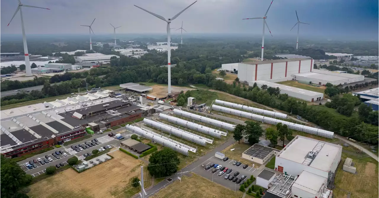 This Belgian factory's massive mirror array turns sunlight into thermal energy