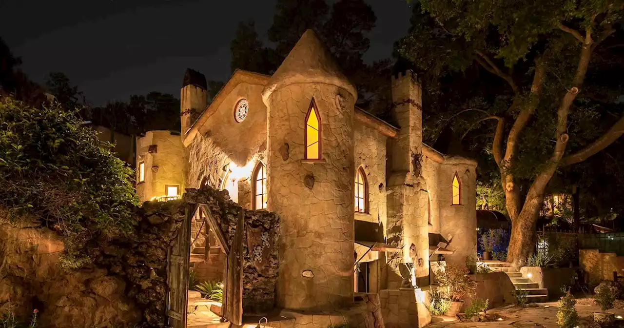 10 Haunted House Airbnb Rentals For A Spooky Vacation