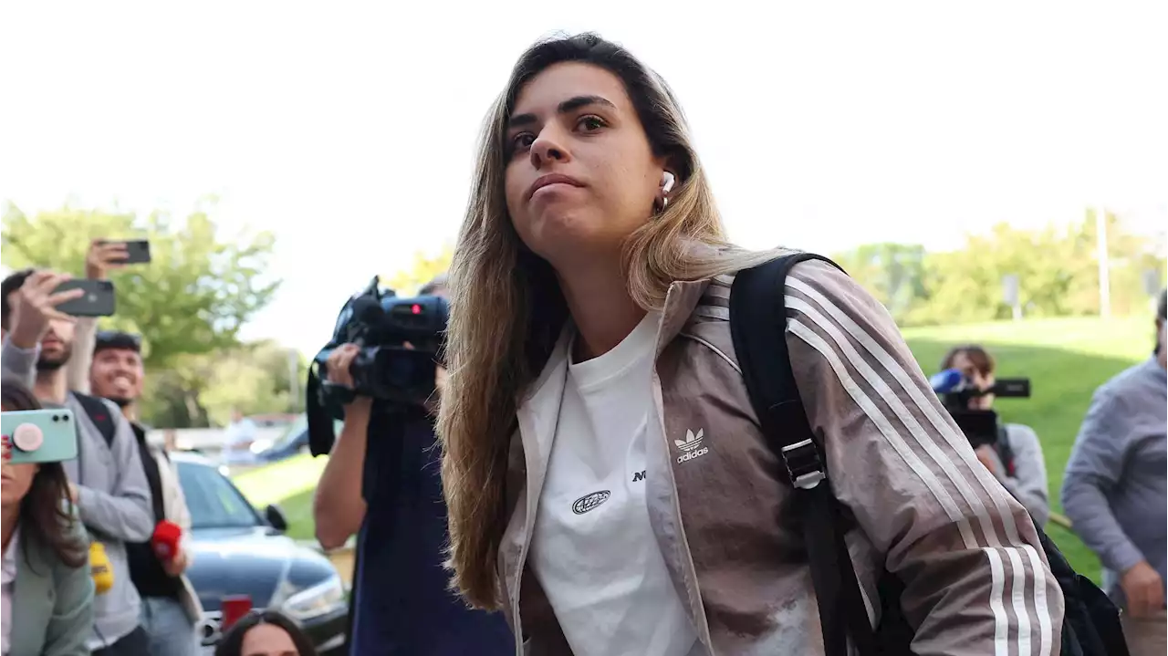 Las jugadoras citadas en Madrid llegan al hotel de concentración