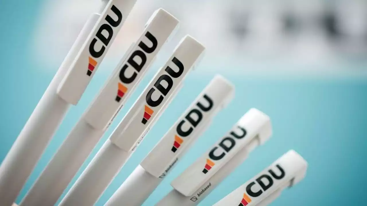 CDU mit neuem Design - Parteiname schwarz statt rot