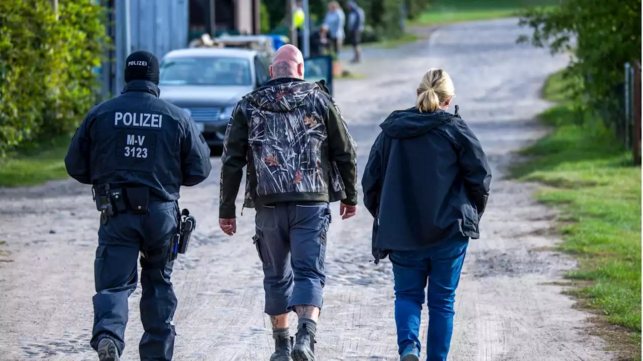 Razzia gegen Skinheads: Rechtsextremismus-Experte schätzt Verbot der 'Hammerskins' ein (stern+)