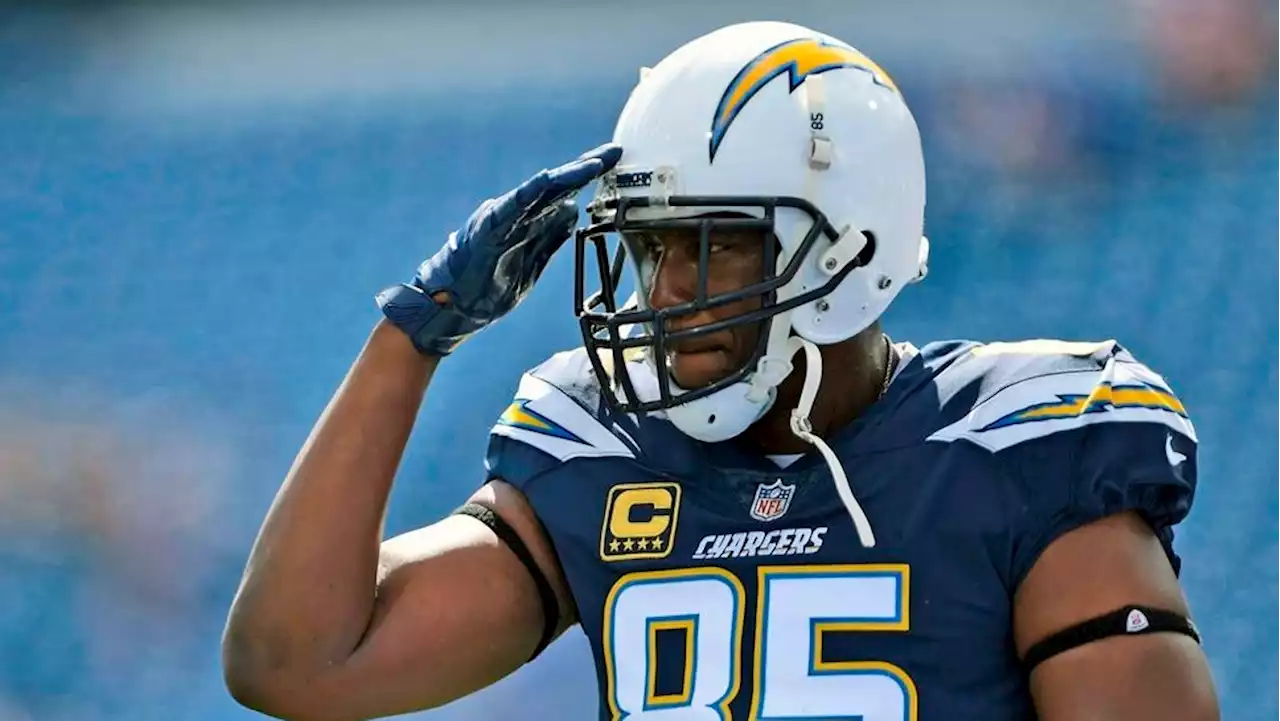 Antonio Gates, Brandon Marshall, Julius Peppers among first-time Pro Football Hall of Fame nominees