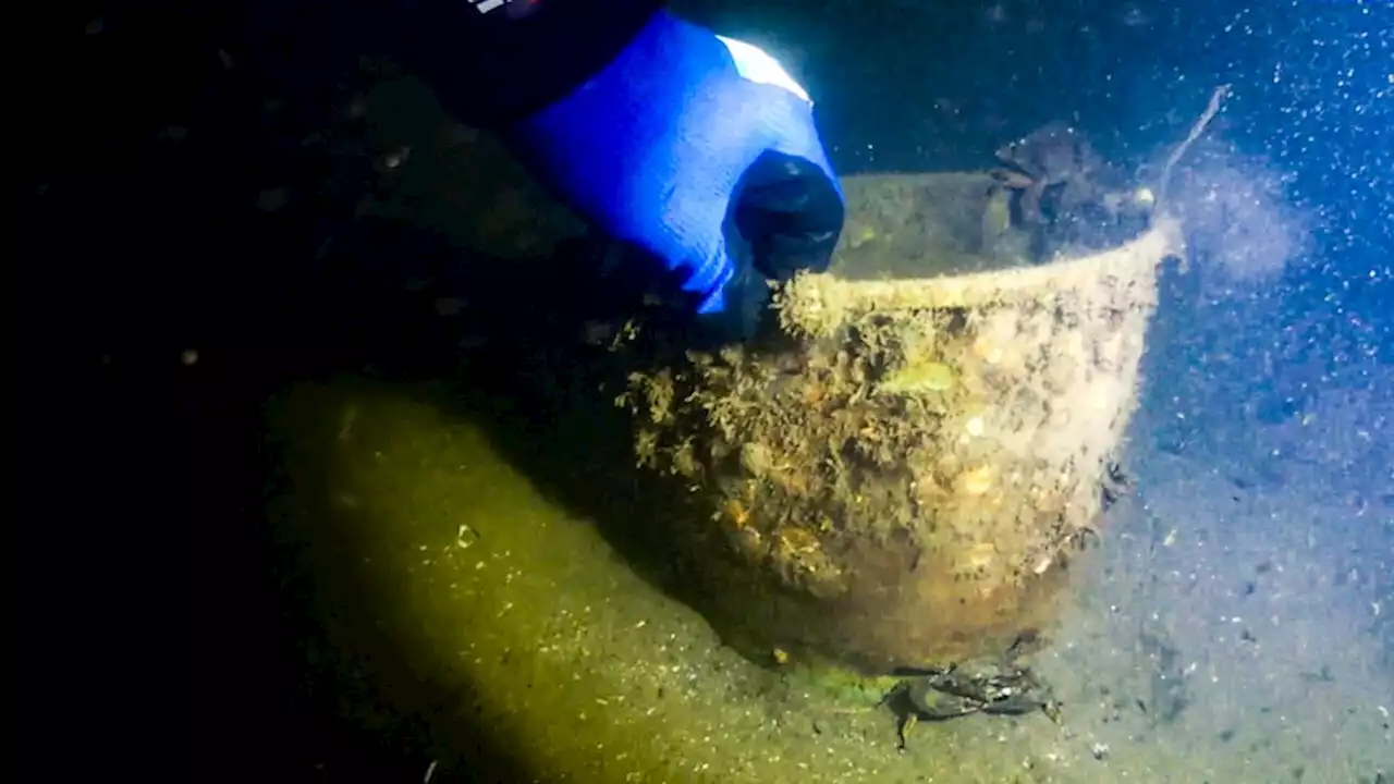 Search for 'lumps and bumps' in Perth's Swan River leads to surprise shipwreck find