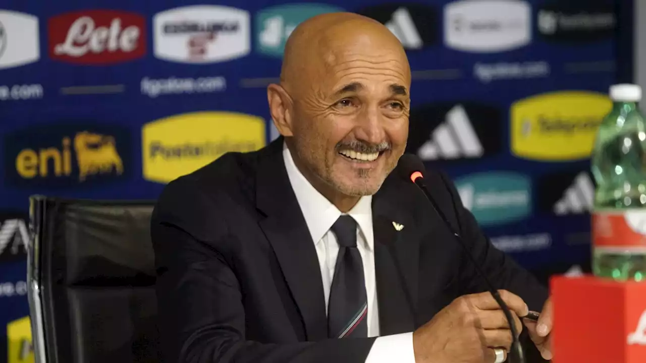 Spalletti carries 'giant' Italian flag his mom made for him to national team job