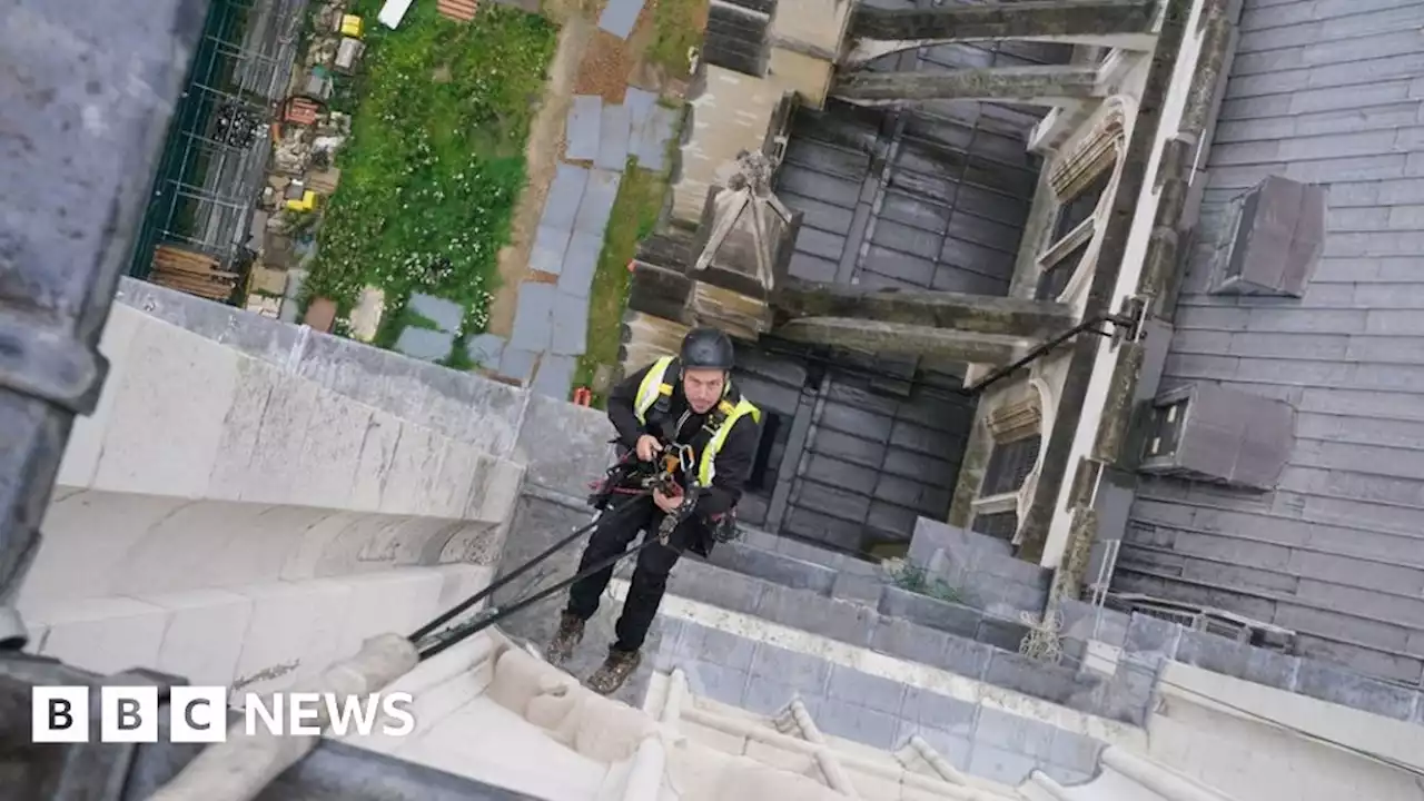 Westminster Abbey: Abseilers survey building's Portland stone