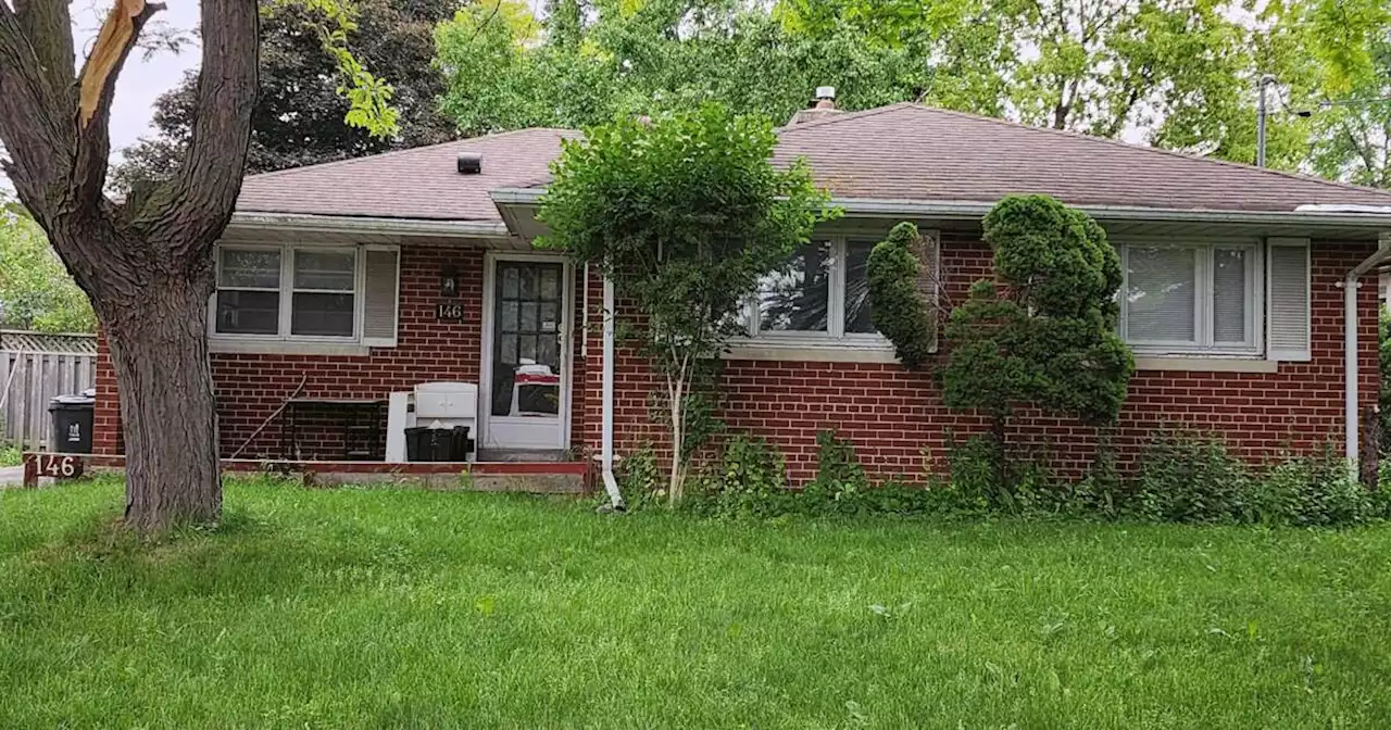 This mediocre Toronto bungalow is almost $2 million because grass