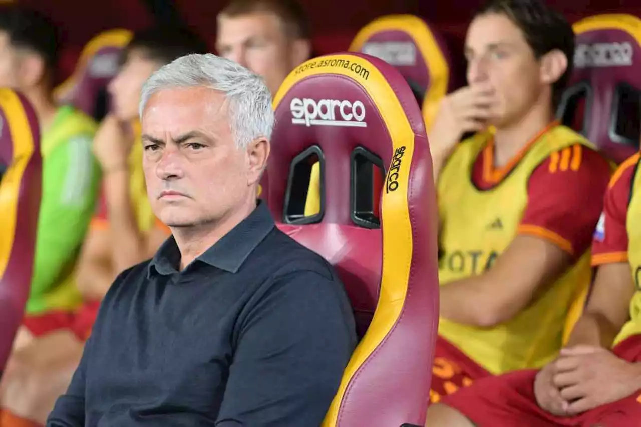 Roma-Milan, è già Mourinho show: applausi, gesti e il battibecco con Pioli