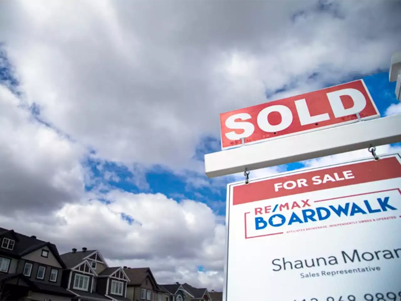 Calgary home sales surging, but record-low housing inventory is boosting prices: CREB