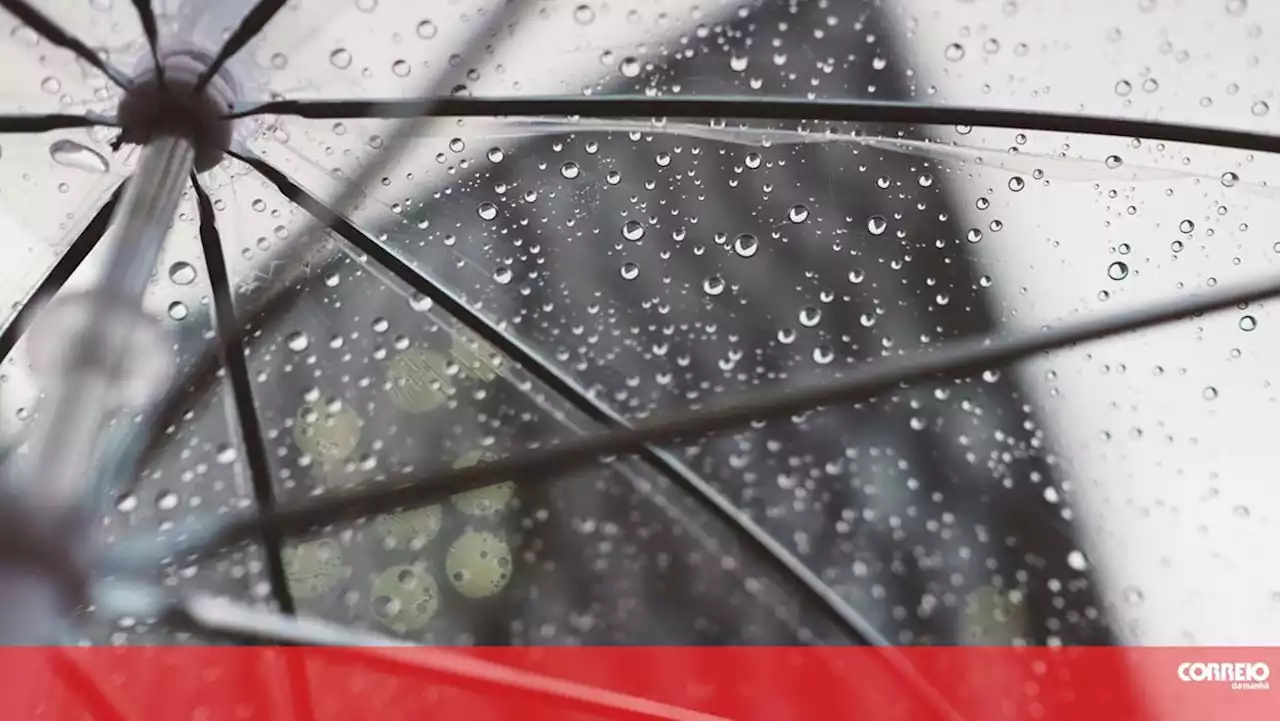 Dez distritos de Portugal continental sob aviso amarelo devido a chuva e trovoada