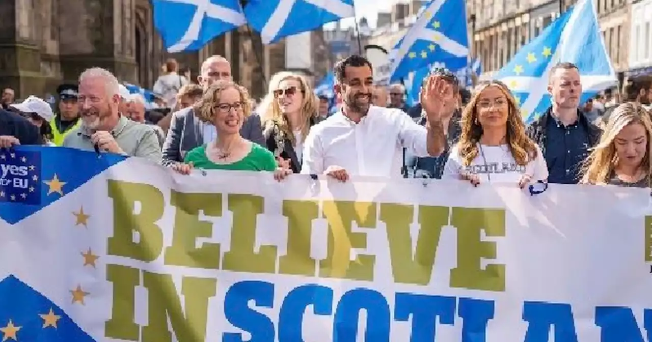 Independence supporters gather at huge rally as Humza Yousaf leads march