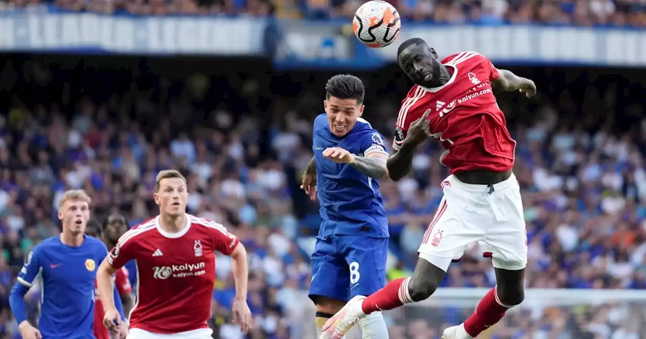 Con Enzo Fernández como capitán, el Chelsea cayó ante Nottingham Forest de Gonzalo Montiel