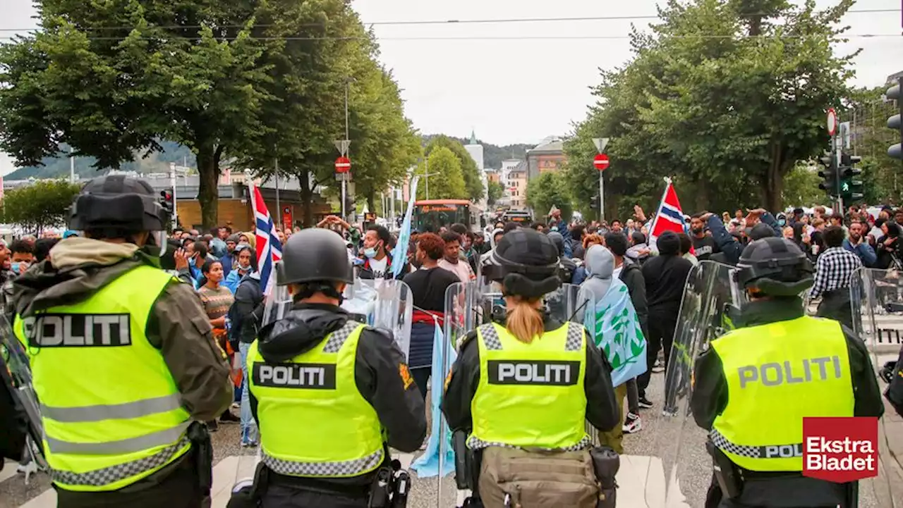 Nyt festival-kaos: Angreb politiet med slagvåben