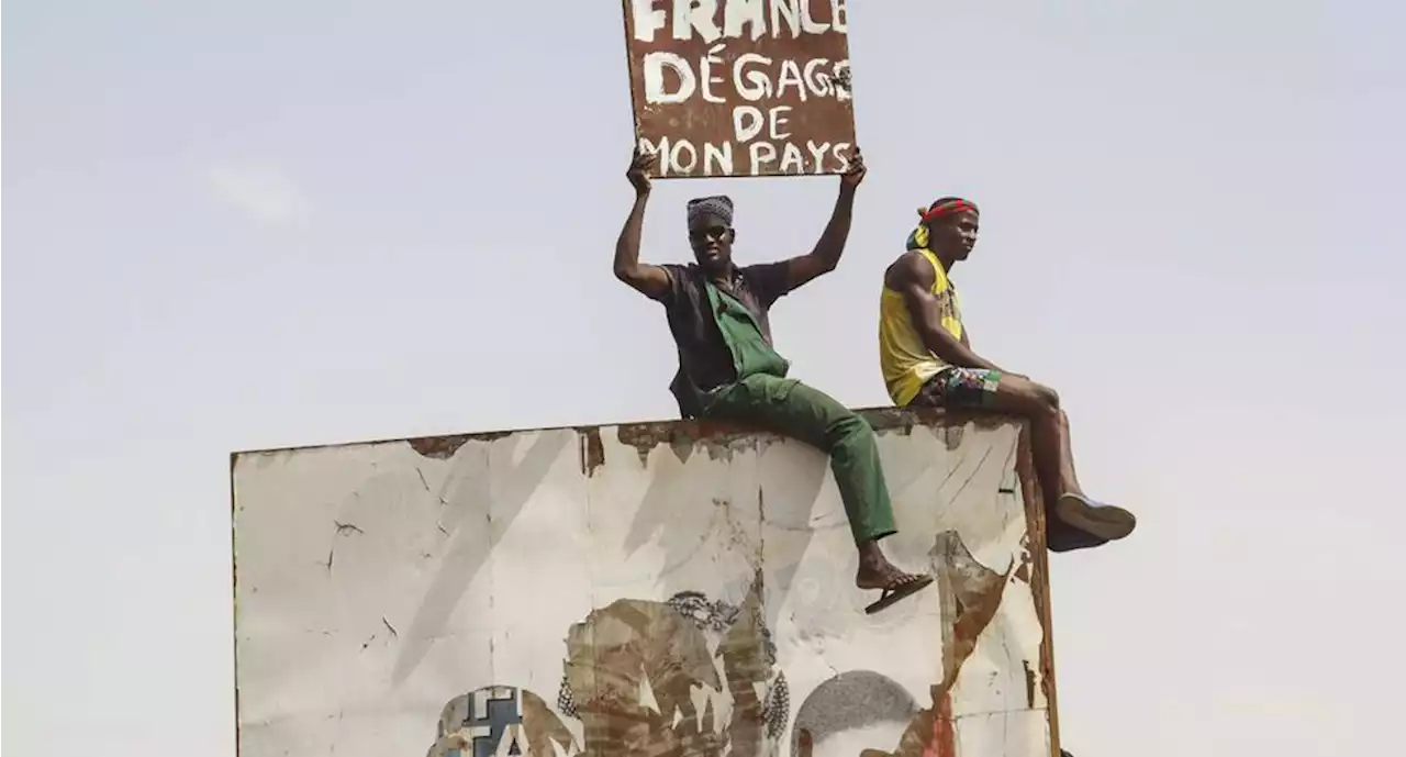 Miles de personas protestan por segundo día en Niamey contra Francia