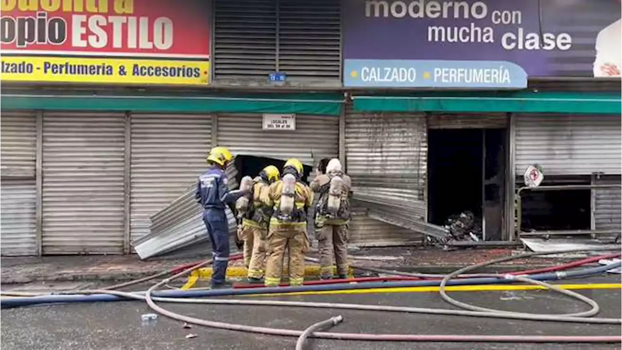 Bombero resulta lesionado por impresionante incendio en centro comercial de Cali