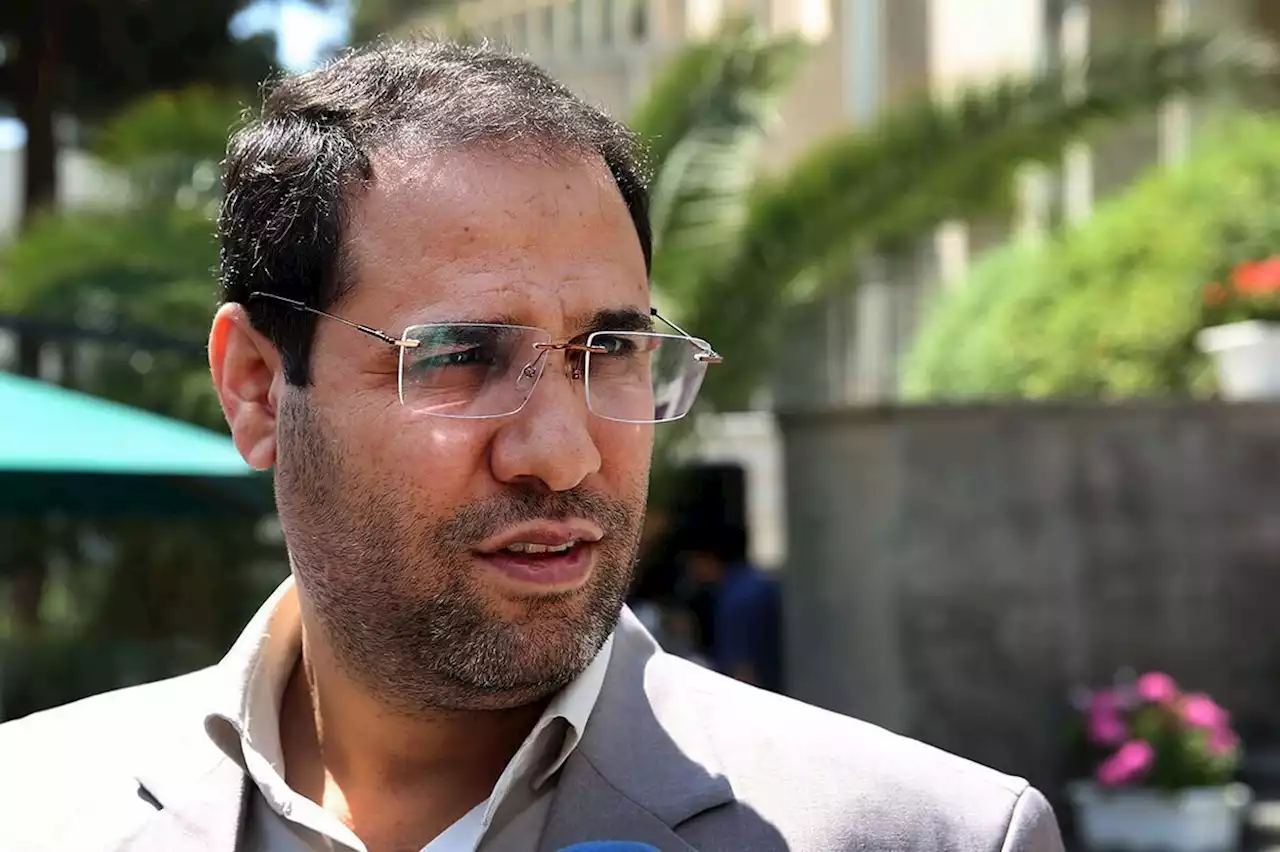 اعتراض شدیداللحن به آقای وزیر؛ حرف مرادصحرایی درباره مدارس و ماشین لوکس حرف دل حاکمان کشور است