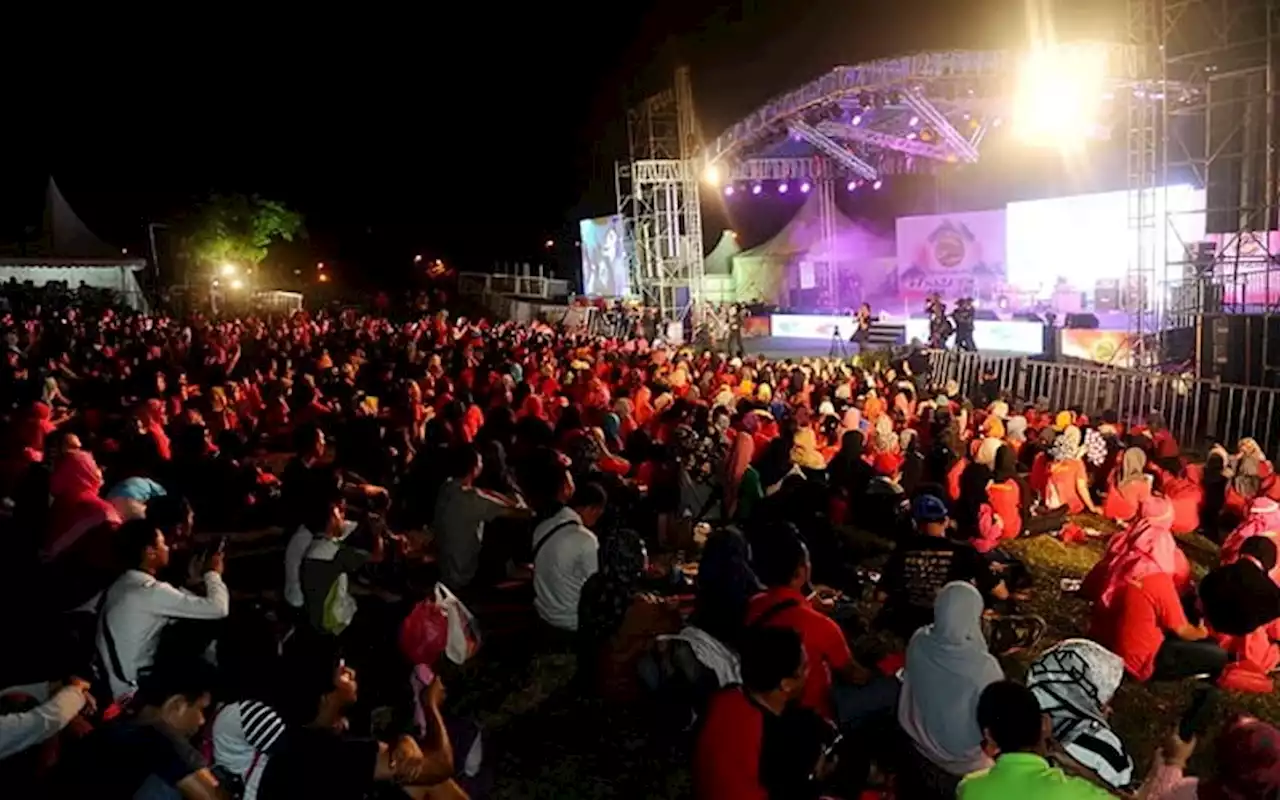 Students plan legal challenge over purported concert rules