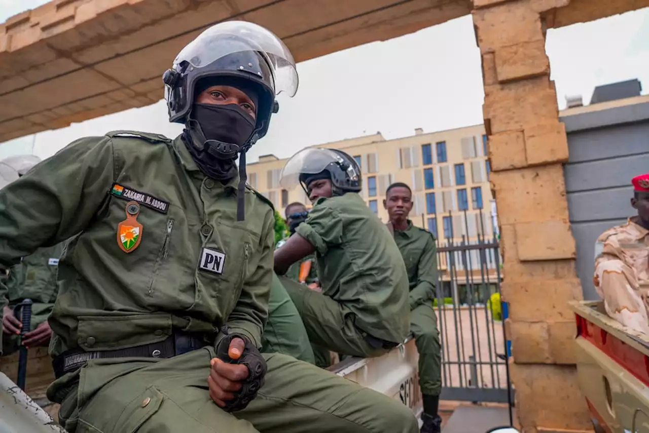 Thousands rally in Niger seeking withdrawal of French troops