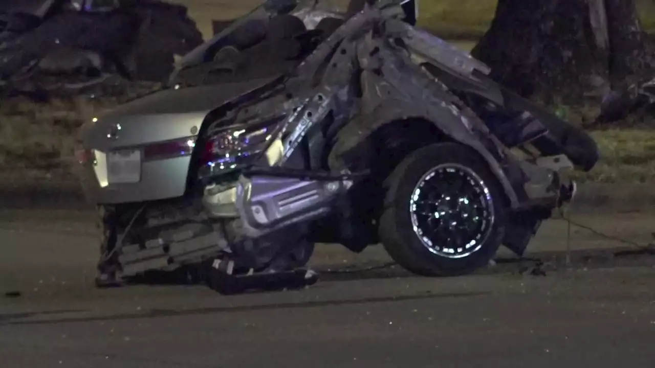 1 dead, 1 injured in Houston crash that split car in half