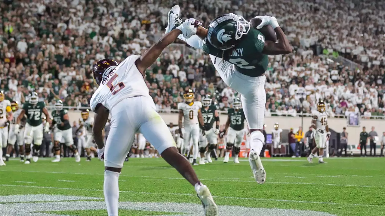 Michigan State wide receiver makes brilliant one-handed TD catch in season opener