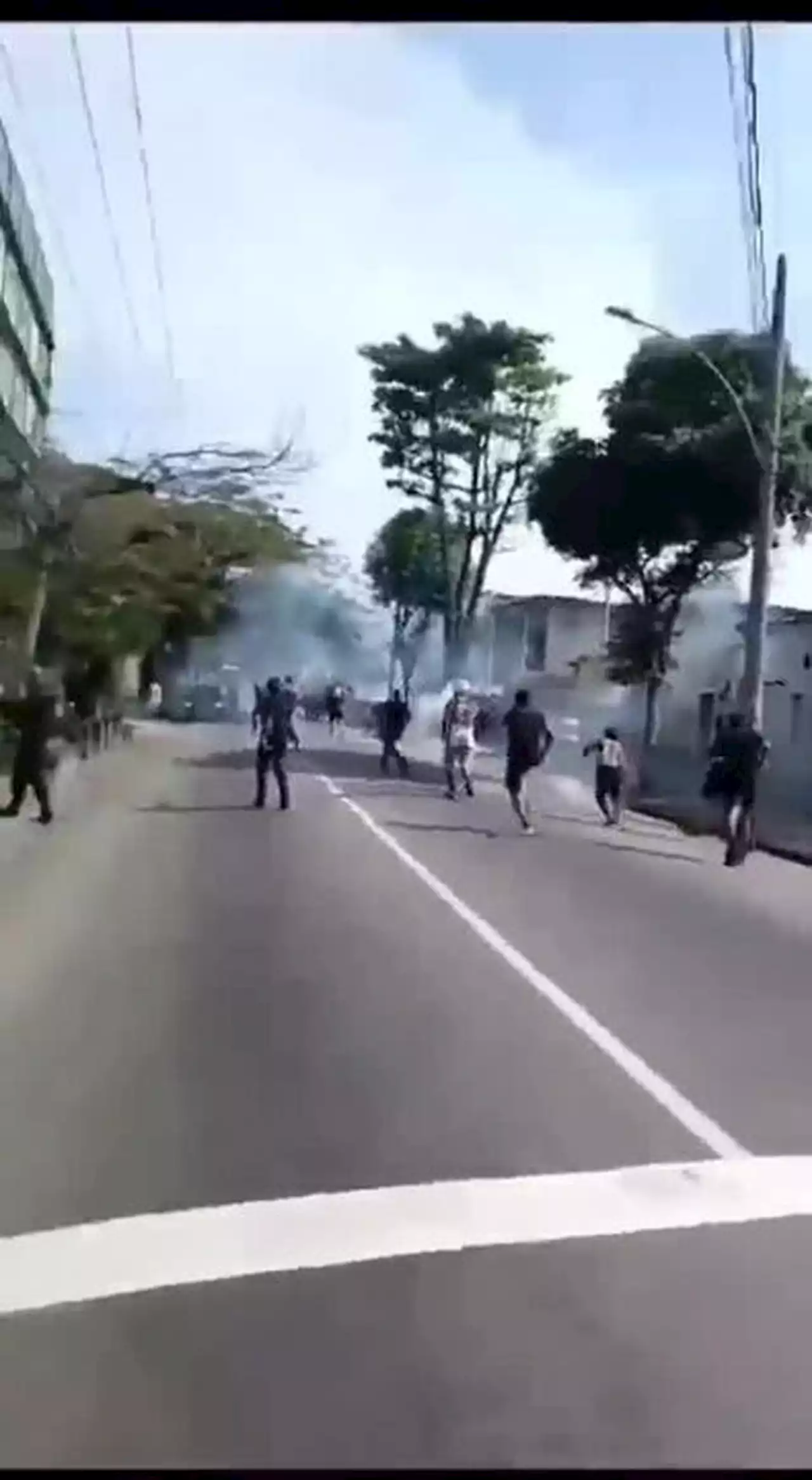 Briga entre torcedores do Flamengo e do Botafogo assusta moradores no Rio