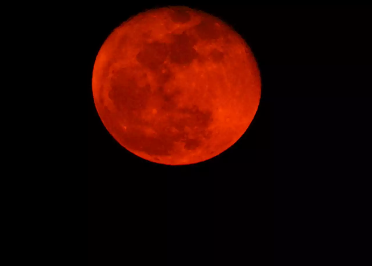 S'pore has a literal 'red moon' a day after blue supermoon