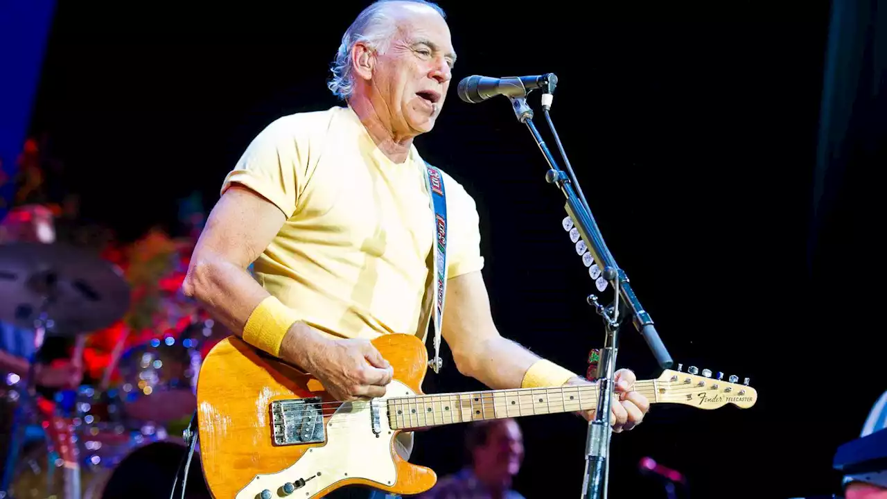 Cubs pay tribute to Jimmy Buffett, who played the first-ever concert hosted at Wrigley Field