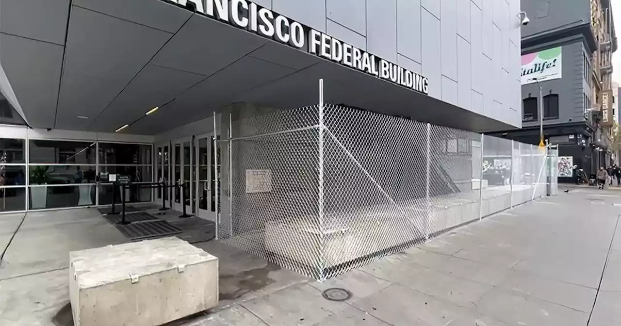 New fencing seen around SF Federal Building after employees told to work remotely